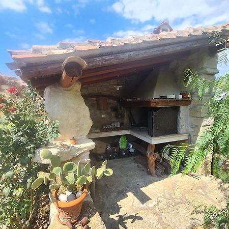Vila Casa Di Pietra Usellus Exteriér fotografie