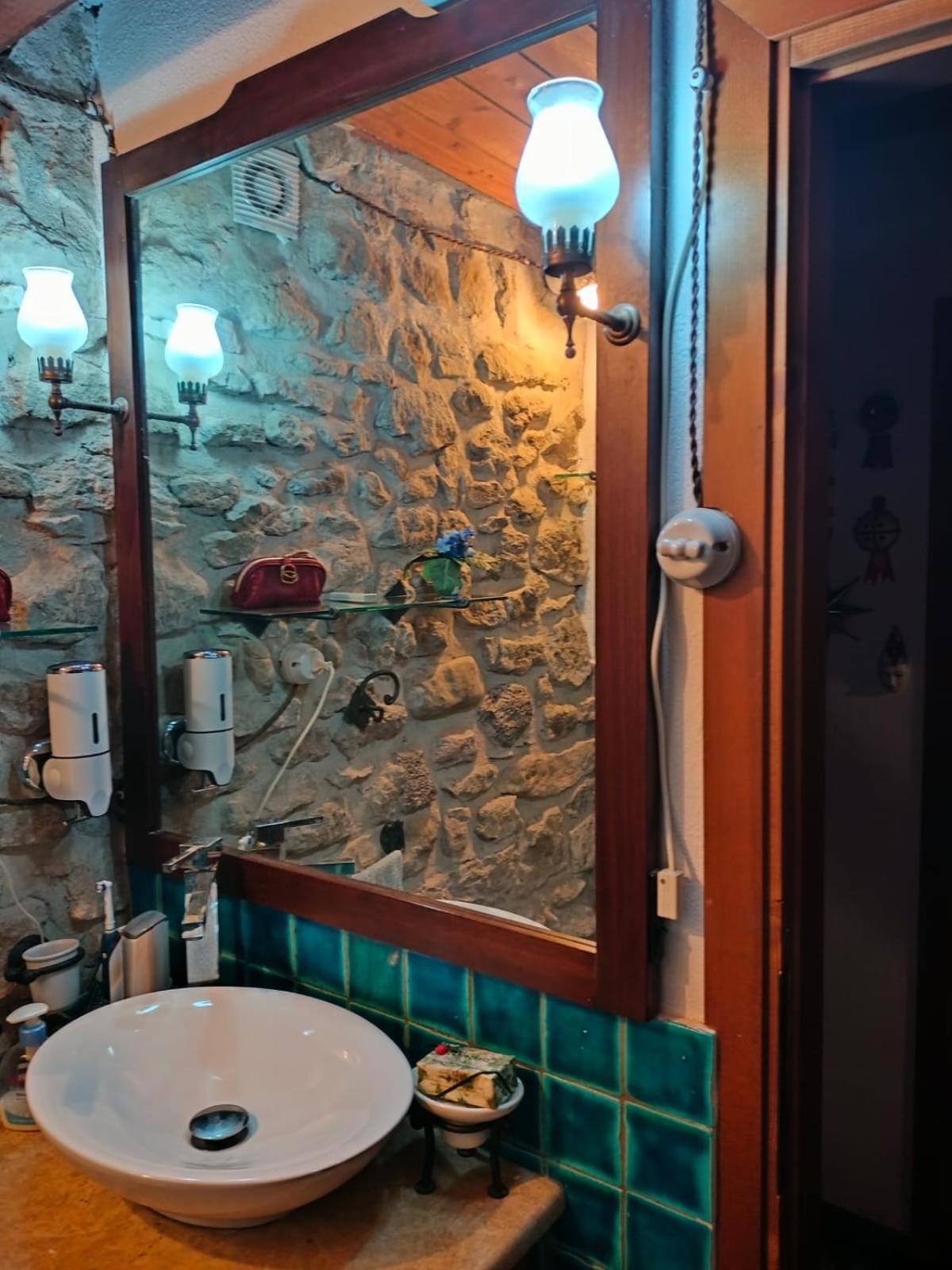 Vila Casa Di Pietra Usellus Exteriér fotografie