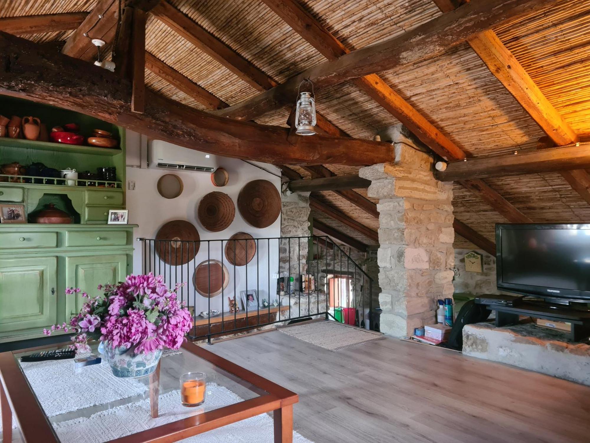 Vila Casa Di Pietra Usellus Exteriér fotografie